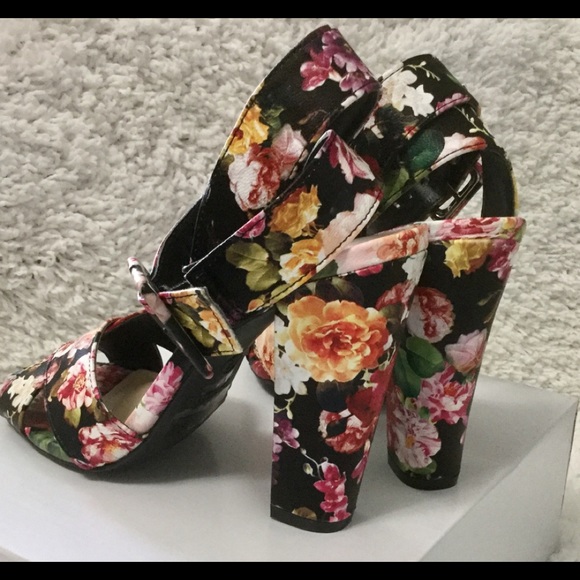 NIB FLORAL Vegan Leather Cross Buckle Heels - Picture 4 of 7